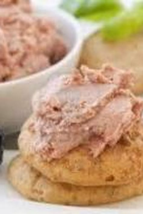 Absolutely Delicious Liverwurst Spread (Easy) Liverwurst Dip, Liverwurst Recipe, Creative Appetizers, Liver Pate Recipe, Liverwurst, Crunchy Bread, Fun Party Food, Cheese Spread Recipes, German Food Authentic