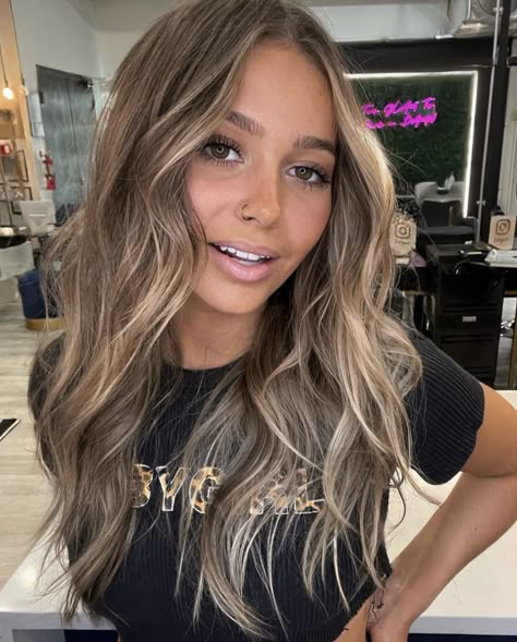 Fall Balayage, Light Brunette Hair, Mobile Beauty, Bronde Hair, Brown Hair Inspo, Brunette Hair With Highlights, Gorgeous Lady, Sandy Blonde, Dirty Blonde Hair