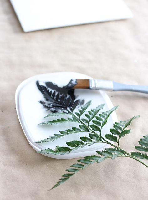 How to Do a Fern Leaf Printing on an Art Canvas Using Paint Leaf Prints Art, Diy Leaf Print, Printing With Leaves, How To Paint Ferns, Diy Leaf Art, Fern Art Diy, Leaf Printing Art Ideas, Diy Fern Wall Art, Leaf Printing