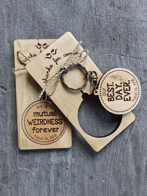 Wood Souvenir Ideas, Wood Souvenir, Diy Laser Engraver, Wood Laser Ideas, Laser Cut Plywood, Wedding Souvenir, Laser Cut Ideas, Laser Engraved Gifts, Laser Cut Wood Crafts