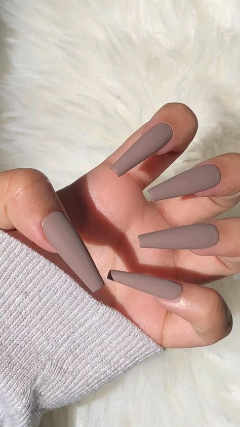 Matted Nails, Matte Acrylic Nails, Tan Nails, Acrylic Nails Nude, Brown Acrylic Nails, Coffin Nails Matte, Matte Nails Design, Simple Acrylic Nails, Glow Nails