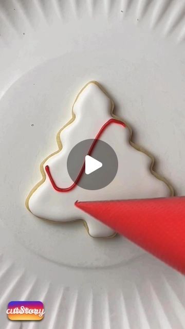 Sugar Cookie Ideas Christmas, Decorated Xmas Cookies, Easy Decorated Christmas Cookies Simple, Cookie Decorating Tree, How To Decorate Christmas Cookies, Sugar Cookies Christmas Decorated, Gingerbread House Cookies Decorated, Round Christmas Sugar Cookies, Christmas Tree Decorated Cookies