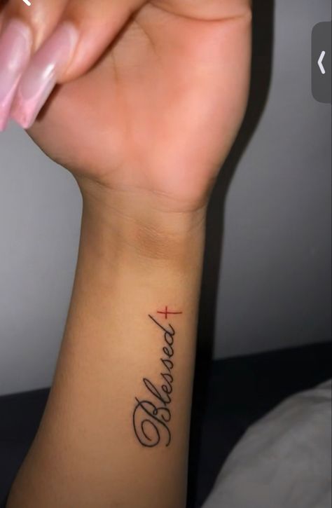 Cross Tattoos For Women, Hand Tattoos For Girls, Cute Hand Tattoos, Pretty Hand Tattoos, Tasteful Tattoos, Petite Tattoos, Spine Tattoos For Women, Tattoos For Black Skin, Hand Tattoos For Women