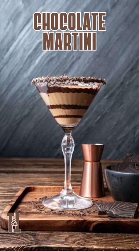 Treat yourself this holiday season with a decadent Chocolate Martini! Perfect for holiday parties, this creamy cocktail is a must-try for your Christmas party drinks menu. Choc Martini Recipe, Chocolate Martini Recipe Easy, Sweet Martini Recipes, Easy Martini Recipes, Easy Martini, Martini Chocolate, Martini Recipes Easy, Sweet Martini, Easy Sangria