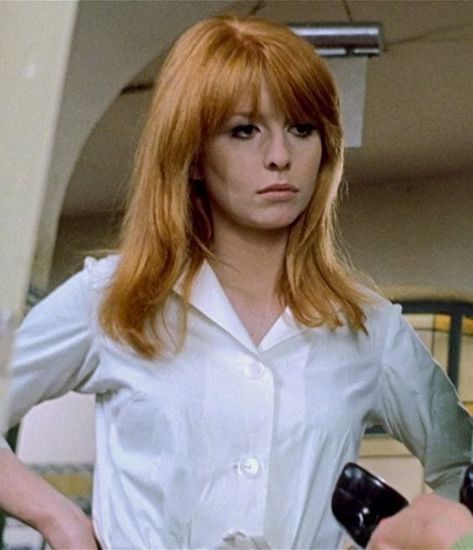 Jane Asher 60s Bangs, Jane Outfits, Bangs Inspo, Barbara Bach, 60s Icons, Beatles Girl, Aries Women, Jane Asher, Cut Bangs