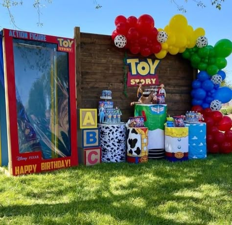 First Birthday Party Toy Story, Toy Story Birthday Outfit For Boys, Two Infinity And Beyond Birthday Decor, Toy Story 1st Birthday Party Ideas, Toy Story Backdrop Ideas, Toy Story Birthday Party Decorations, Toy Story 3 Birthday, Toy Story Themed Birthday Party, Buzz Lightyear Birthday Party