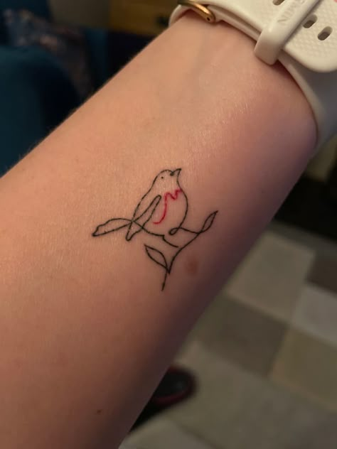 Robin Tattoos, Robin Bird Tattoos, White Bird Tattoos, Robin Tattoo, Red Bird Tattoos, Cool Ear Tattoos, Tattoo Mom, Tattoo Mini, Tattoo Bird