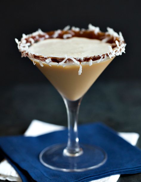 Almond Joy Martini Recipe, Chocolate Cocktail Recipes, Chocolate Cocktails, Chocolate Martini, Almond Joy, Martini Recipes, Coconut Rum, Drinks To Try, Drinks Alcohol