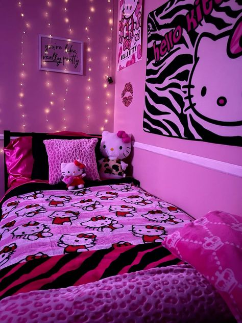 Hello Kitty Room, 2000s Room, Teen Room Designs, Kitty Room, Hello Kitty Room Decor, Hello Kitty Bedroom, Top Clothing Brands, Hello Kitty Rooms, Pink Room Decor