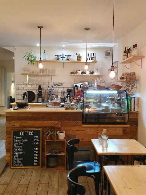 Cute Cafe Decor, Cafee Designs, Counter Design Cafe, Cafe Bistro Design, Cafe Decoration Ideas, Small Cafe Interior, Restaurant Cafe Design, Interior Design Cafe, Mini Cafeteria