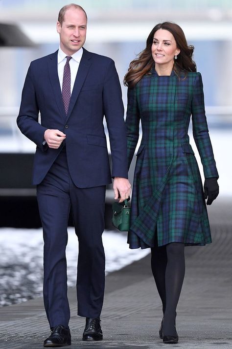 Love the plaid coat!!! <3 <3 <3 Ducesa Kate, Kate Middleton Stil, Moda Kate Middleton, Kate Middleton Style Outfits, Düşes Kate, Herzogin Von Cambridge, Looks Kate Middleton, William E Kate, Fashion Forward Outfits