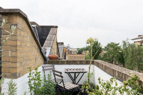 For Sale: Nevill Road II, London N16 | The Modern House London Flat Interior, London Apartment Interior, Apartment Attic, Attic Bedroom Ideas, Cozy Attic, Dream Flat, Life In London, Black Rooms, Bohemian Decoration