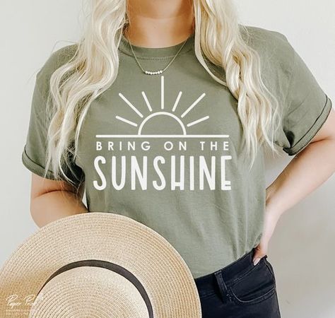 Vacation t-shirt design Summer T Shirt Ideas, Cute Shirt Designs Vinyl Summer, Diy Cricut Shirts For Women, Svg Shirts For Women, Summer Vinyl Shirt Ideas, Cute Summer T Shirts, Cute Vinyl Shirts Women, Beach Tshirt Ideas, Summer T Shirt Designs