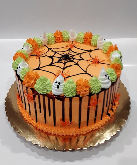 Fall Cake Decorating Ideas, Fall Cake Decorating, Halloween Bakes, Holiday Cake Designs, Spooky Cakes, Spooky Desserts, Cute Halloween Cakes, Spooky Halloween Cakes, Pastel Rectangular