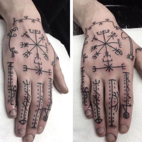 Vegvisir Tattoo, Hand Tattoo Ideas, Mangas Tattoo, Scandinavian Tattoo, Tato Henna, Rune Tattoo, Hand And Finger Tattoos, Muster Tattoos, Norse Tattoo