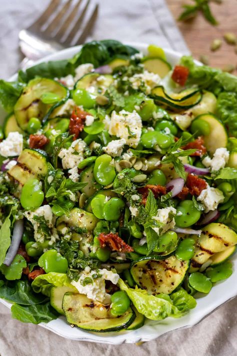 Summer Bean Salad, Fava Beans Salad, Broad Bean Recipes, Crunchy Vegetables, Broad Beans, Mint Salad, Green Bean Salads, Bean Salad Recipes, Broad Bean