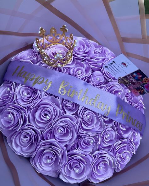 Happy Birthday Princess 👑💜 36-count Mauve purple roses with crown & pearls - - - #roses #reels #rosas #florist #rosaseternas #eternalroses #explore #bouquet #viral #fyp #ramobuchon #smallbusiness #explorepage Purple Flowers Bouquet Birthday, Eternal Rose Bouquet, Rose Gold Bouquet, Purple Flower Bouquet, Gold Bouquet, Birthday Purple, Bouquet Purple, Happy Birthday Princess, Graduation Leis