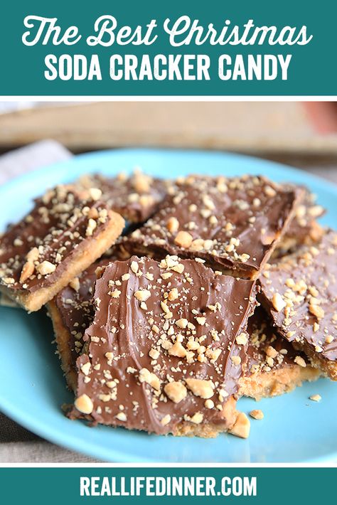 Soda Cracker Candy, Saltine Cracker Recipes, Christmas Toffee, Saltine Cracker Toffee, Cracker Dessert, Saltine Cracker, Soda Crackers, Christmas Dessert Ideas, Peanut Brittle Recipe