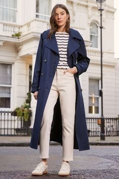 Navy Blue Coat Outfit, Navy Coat Outfit, Blue Coat Outfit, Trench Coat Outfit Fall, Coat Outfits For Women, Fall Coat Outfit, Trench Outfit, Winter Coat Outfits, Love Roses