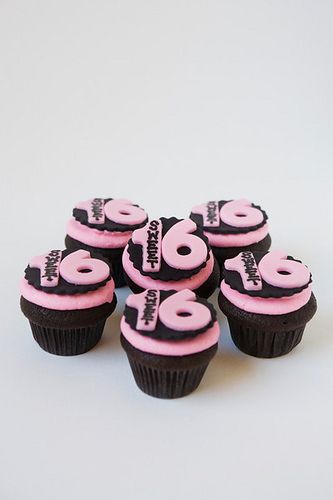 Cupcake Sweet 16, Sweet Sixteen Cupcakes Ideas, Sweet 16 Cupcake Ideas, Girls Cupcakes, 16 Cupcakes, Sweet 16 Cupcakes, Sweet Sixteen Cakes, Easy Minecraft Cake, Cupcakes Ideas