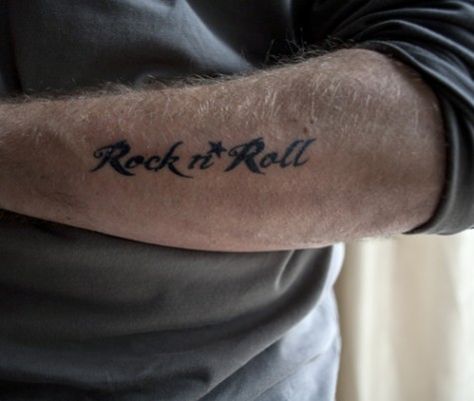 rock n roll. nice script Rock And Roll Tattoo, Rock N Roll Tattoo, Tattoo Main, Chest Tattoo Stencils, Rock And Roll Music, Cute Country Outfits, Music Tattoo, Music Tattoos, Little Tattoos