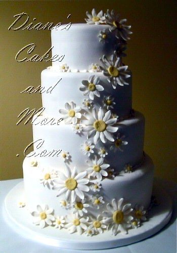 Daisy Wedding Cake, Daisy Wedding Theme, Daisy Wedding Cakes, Daisy Theme, Daisy Cake, Wedding Cake Fresh Flowers, Spring Wedding Cake, Daisy Cakes, Happy Cake