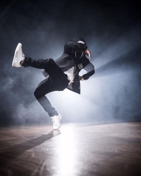 Dancer Aesthetic Hip Hop, Hip Hop Dance Photography, Street Dance Photography, Dancer Wallpaper, Dance Aesthetic Hip Hop, Hiphop Dancer, Street Dancing, Hip Hop Aesthetic, Dance Wallpaper