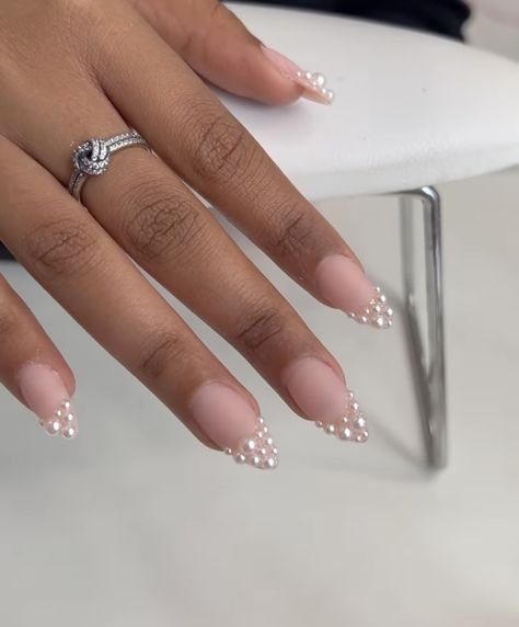 Nails With Pearls, Manicured Nails, Nyc Nails, Bride Nails, Jelly Nails, Bridal Nails, Classy Nails, Fire Nails, Pretty Acrylic Nails