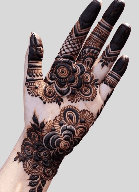 Right Hand Mehndi Design Front Simple, Unique Henna Designs Simple, Simple Henna Designs Hand Unique, Palm Mehndi Design Unique, Brides Mehndi, Finger Designs, Simple Henna Designs Hand, Henna Flowers, Mehendi Bridal