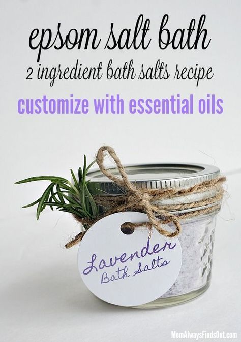 Easy DIY Epsom Salt Bath Salts Recipe - Just 2 ingredients. Customize with your favorite essential oils. Free Printable Lavender Bath Salts Gift Tags perfect for Homemade Gifts in a jar Salt Bath Recipe, Bath Salts Gift, Bath Salts Recipe, Epson Salt, Bath Salts Diy, Lavender Bath Salts, Salt Bath, Diy Essentials, Essential Oils Gifts