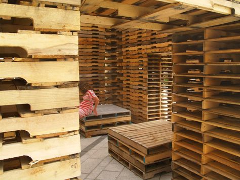 Pallet Booth, Meditation Pavilion, Green Pallet, French Courtyard, Temporary Architecture, Floating Architecture, Tin Shed, Hidden House, Pallet House