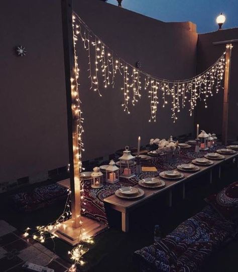 Diy Garden Party, Rustic Wedding Decorations, Halloween Fest, Ramadan Decoration, Long Table, Ramadan Decorations, Garden Parties, Backyard Party, Party Lights