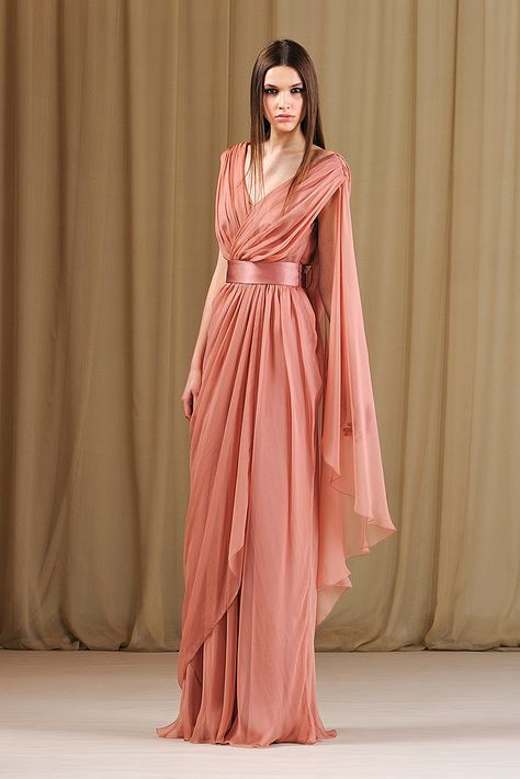 Alberta Ferretti Resort 2011 Fashion Show - Julija Steponaviciute Roman Style Dresses, Roman Dress, Greek Dress, 2011 Fashion, Roman Style, Roman Fashion, فستان سهرة, Fantasy Dress, Alberta Ferretti