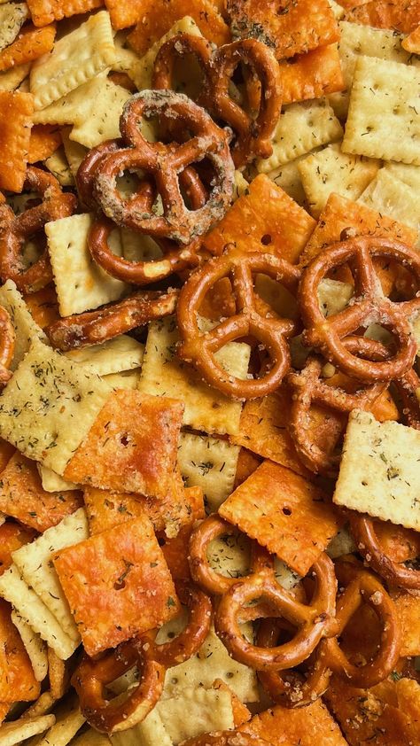 Brooke Carson | DILL PICKLE RANCH SNACK MIX 🥒 A new fun twist on the Ranch Snack Mix that everyone loves - Dill Pickle Ranch Snack Mix!!! This is the… | Instagram Cracker Mix Recipes, Mini Saltines, Dill Pickle Ranch, Ranch Chex Mix Recipes, Pickle Ranch, Cheez Its, Ranch Chex Mix, Ranch Crackers, Pretzel Mix