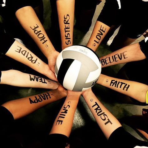 Volleyball team photo Volleyball Photos Aesthetic, Volleyball Captain, Volleyball Team Aesthetic, Aesthetic Volleyball Photos, Volleyball Team Pictures Aesthetic, Netball Team Photos, Volleyball Photography Action, Volleyball Wallpapers, Volleyball Team Photos