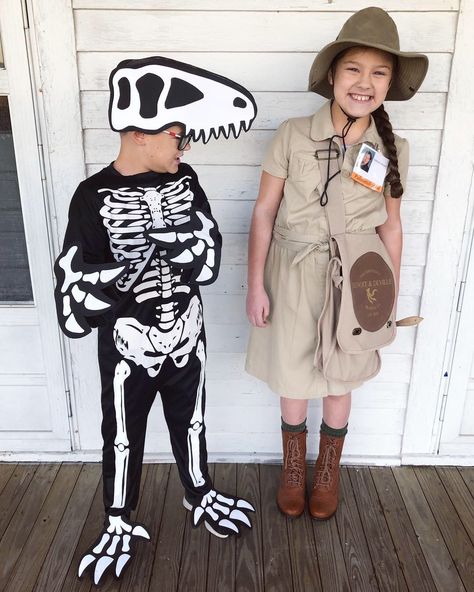 Dynamic duo costume idea! Paleontologist and her dinosaur fossil. Paleontologist Costume, Kendal Calling, Dynamic Duo Costumes, Crazy Friday, Book Fair Ideas, Camp Themes, Dino Costume, Teacher Dress, Dinosaur Head