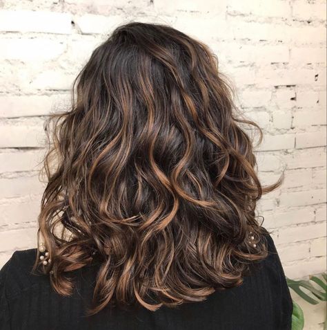 Brown Wavy Hair With Lowlights, Balayage 2b Hair, Curly Wavy Brown Hair With Highlights, Coffee Highlights On Dark Hair, Curly Brown Balayage Hair, Long Wavy Hair With Highlights, Naturally Curly Brunette Hair With Highlights, Wavy Hair With Highlights Brown, Wavy Hair Highlights Caramel