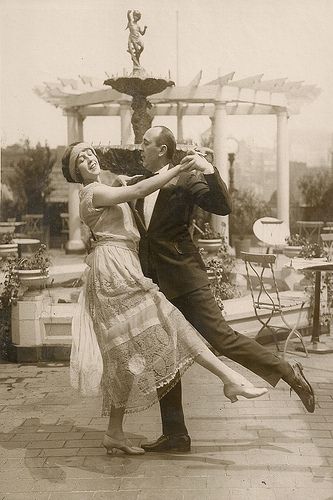 The foxtrot// Foxtrot Dance, Dolly Sisters, Fox Trot, Vintage Dance, Dance Like No One Is Watching, Shall We Dance, British English, Foxtrot, Roaring Twenties