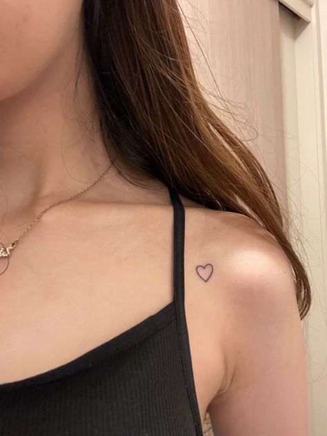 Shoulder Heart Tattoo, Collarbone Tattoo Aesthetic, Simplistic Heart Tattoo, Shoulder Heart Tattoos For Women, Heart Tattoo On Shoulder For Women, Heart On Shoulder Tattoo, Collarbone Heart Tattoo, Filled In Heart Tattoo, Minimalist Tattoo Heart