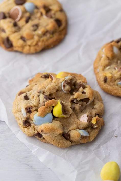 Easter Chocolate Chip Mini Cadbury Egg Cookies Recipe Cadbury Mini Egg Recipes, Cadbury Egg Cookies, Mini Egg Recipes, Cadbury Mini Egg Cookies, Mini Eggs Cookies, Easter Cookie Recipes, Egg Cookies, Cadbury Eggs, Easter Egg Cookies