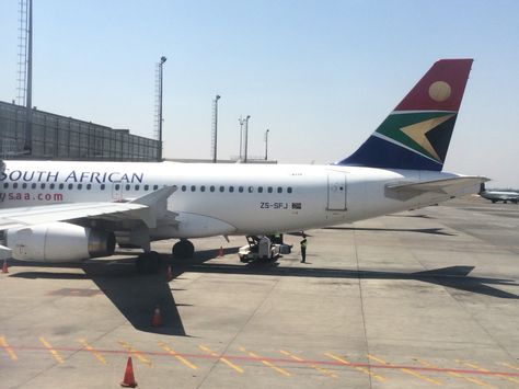 South African Airways Flight 327 bound for Cape Town. #southafrica #africa #southafricanairways #travel #johannesburg #joburg South African Airways, Plane Photos, South Africa Travel, Africa Travel, Johannesburg, Nature Travel, Cape Town, South African, Airlines