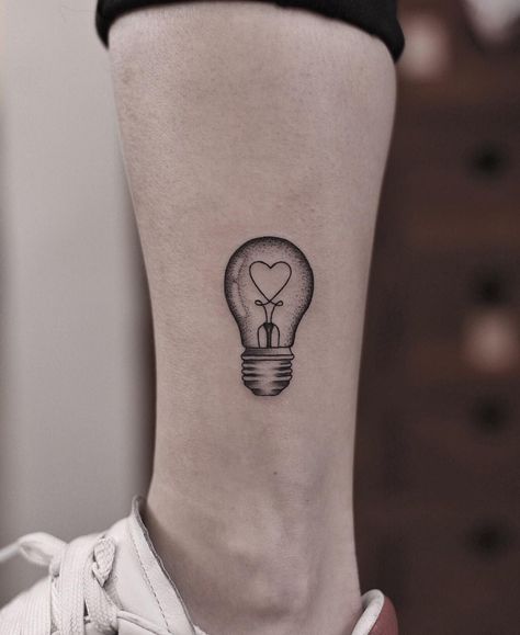 Tattoos For Women Cat, Teacher Tattoos, Lightbulb Tattoo, Lamp Tattoo, Mafia 3, Tato Minimal, Light Tattoo, Sharpie Tattoos, Small Pretty Tattoos