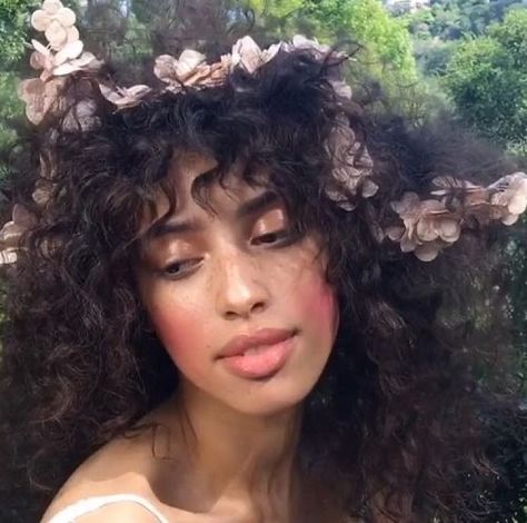 Aphrodite Aesthetic, Pretty Savage, Flowers In Her Hair, Aphrodite, Makeup Inspo, Pretty Face, A Flower, Her Hair, Curly Hair