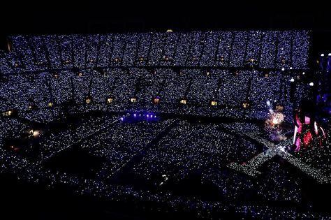 Taylor Swift and Joe Alwyn strolled hand-in-hand on the beach after taking a dip in the ocean during their romantic Caribbean vacation Concert Crowd, Rep Tour, Reputation Stadium Tour, Reputation Tour, Concert Stage Design, Reputation Era, Singing Career, Swift Tour, Concert Aesthetic