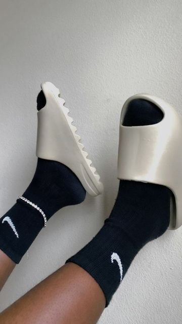 Yeezy Slides With Socks, Slippers With Socks Outfit, Slides And Socks Outfit, Nike Slides Womens Outfit, Black Nike Socks Outfit, Socks With Slides, Nike Socks Aesthetic Outfit, Slides With Socks Outfit, Yeezy Slides Outfit Women