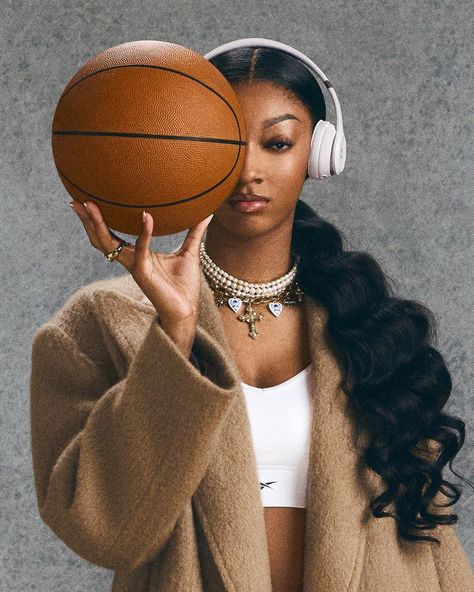 Basketball Game Outfit Women, Basketball Pictures Poses, Basketball Game Outfit, Angel Reese, Naomi Osaka, Head Phones, Basketball Workouts, Basketball Is Life, Image Swag