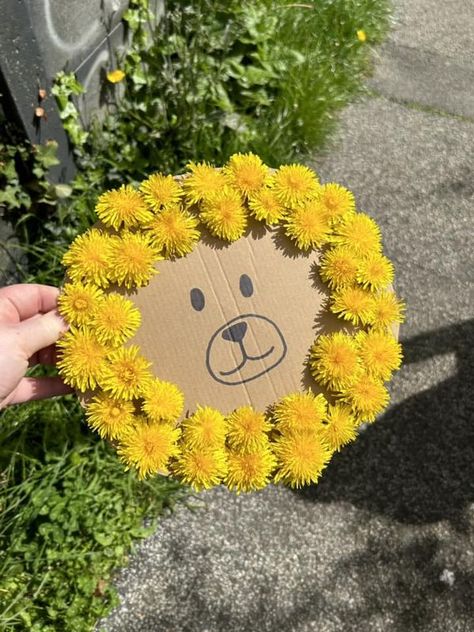 Sensory Play | Our Dandi-Lion activity for on the way home from Playgroup earlier Zoo Crafts, Lion Flower, Lion Games, Dandy Lion, Cousin Camp, Nature Play, Things To Do With Friends, Kid Activities, The Way Home