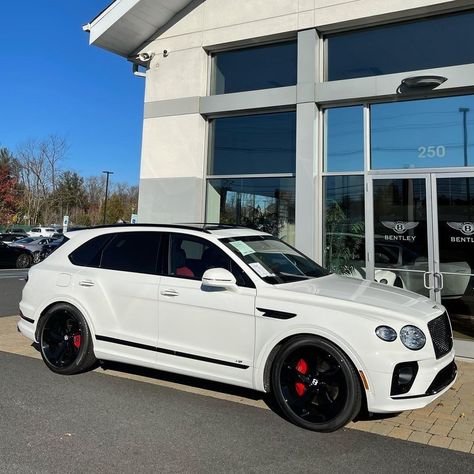 Bentley Connected by Wejo 🇬🇧 on Instagram: “Glacier White 2022 Bentayga! Hot or Not? 🔥 #Bentayga 📸: @bentleyparsippany #Bentley #BentleyMotors #Luxury” White Bentley Bentayga, Bentley Suv 2022, White Bentley, Bentley Bentayga Aesthetic, Bentley Jeep, Bentley Bentayga, Bentley Truck, Bentley Suv, Mercedes Benz Maybach