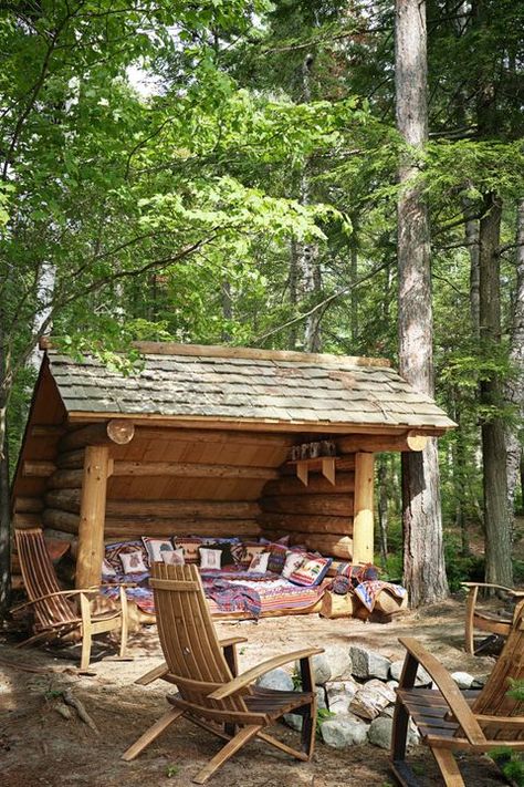 Balkon Decor, Small Log Cabin, Easy Backyard, Backyard Spaces, Backyard Fire, Cabin In The Woods, Garden Tours, Beautiful Backyards, On The Ground