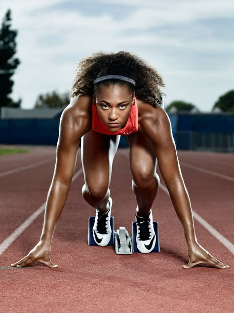 Track senior picture ideas. Track senior pictures. Sports senior picture ideas. Track senior pictures. #trackseniorpictureideas #trackseniorpictures #sportsseniorpictureideas #sportsseniorpictures Track Senior Picture Ideas, Senior Picture Ideas Track, Sports Senior Picture Ideas, Track Media Day, Track Poses, Track Photoshoot, Senior Sports Photography, Track Photography, Track Pics